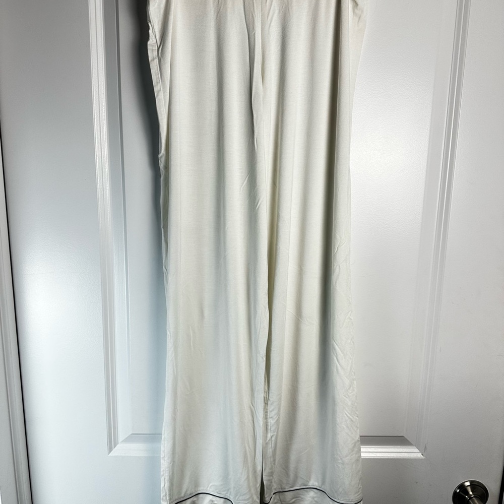 Eberjey Women’s Pajama Set – Size Medium - Picture 12 of 14